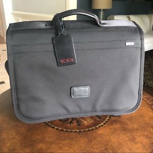 Tumi Messenger Bag laptop briefcase